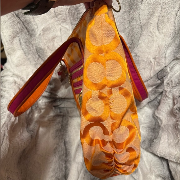 Coach - Orange Poppy Tote - Optic C Print - EUC With two Hangtags - CLEAN - Picture 11 of 14